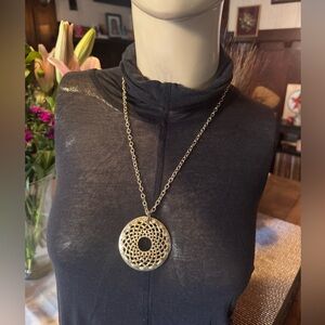 Costume Jewelry- Gold necklace with Pendant
